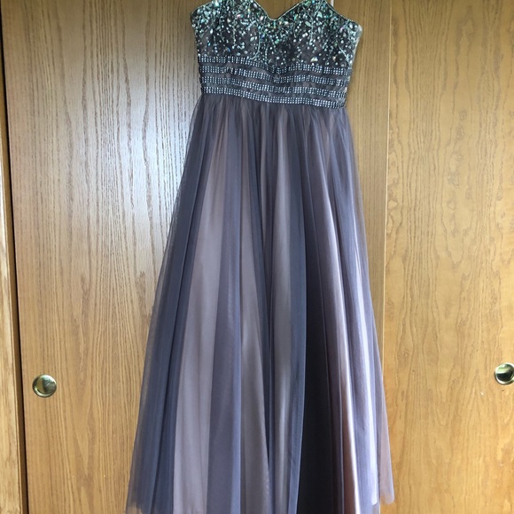 Prom or homecoming dress - Picture 2 of 5
